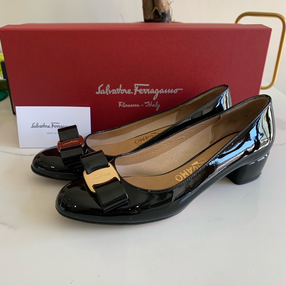 Salvatore Ferragamo Vara pumps